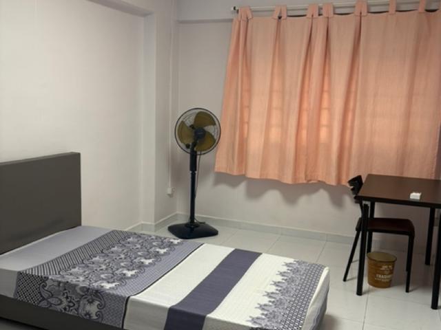 557 Woodlands Drive 53 HDB Apartment Room Rental, $850, 1 Bed 2 Bath 13,896 sqft $0.06 psf