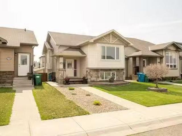 558 Margaret Sutherland Crescent North, Lethbridge, AB, T1H 5R.