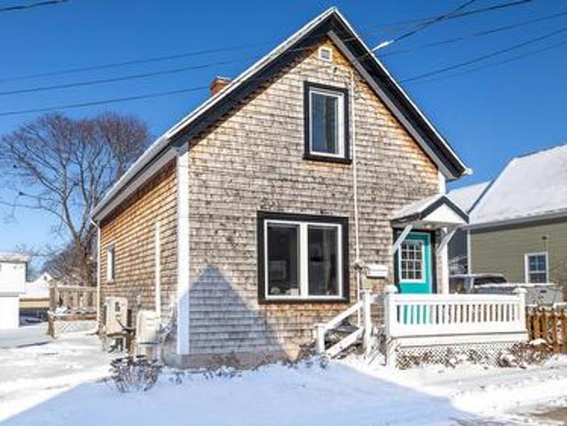55 Douglas Street, Charlottetown, PE, C1A 2J4 house for sale | Listing ID 202501 | Royal LePage