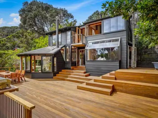 55 Rayner Road, Piha, Waitakere City