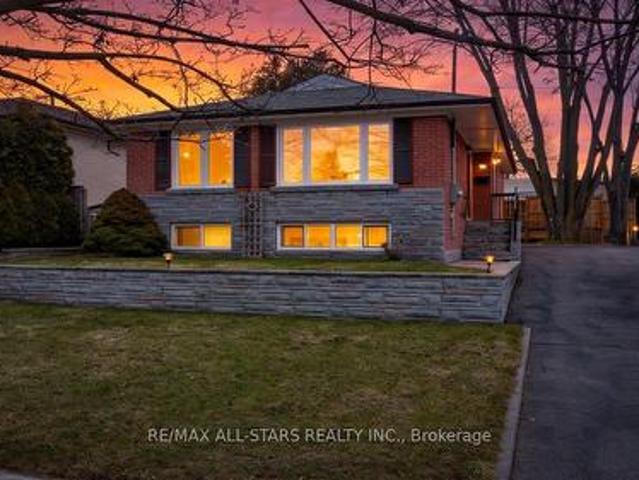 55 Sancrest Drive, Toronto, ON, M1P 4A7 house for sale | Listing ID E13487 | Royal LePage