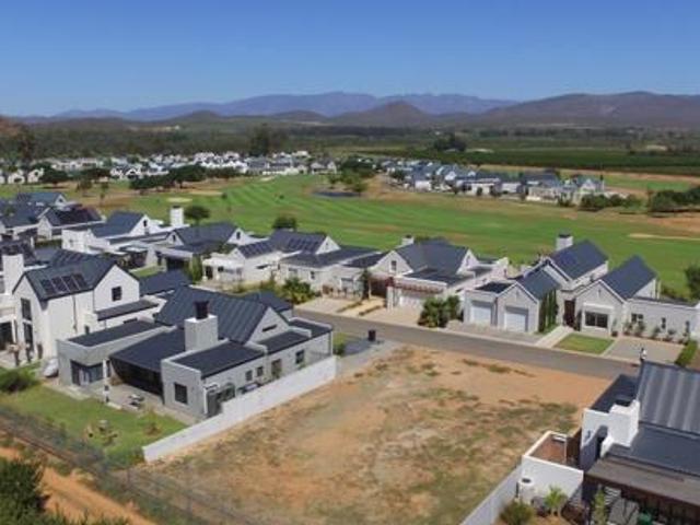 560 m² Land available in Robertson