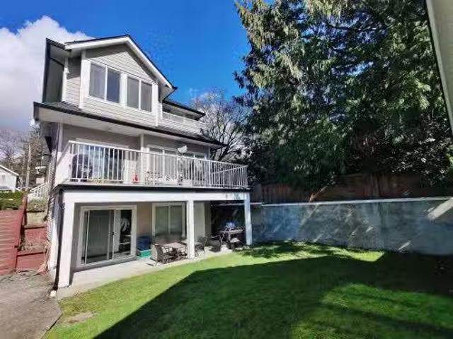 561 28Th Street W, North Vancouver, BC, V7N 2J6 house for sa.