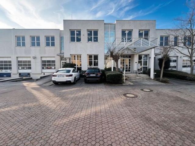 563 m² Lagerfläche + 155 m² Bürofläche im modernen Gewerbepark Provisionsfrei zu vermieten