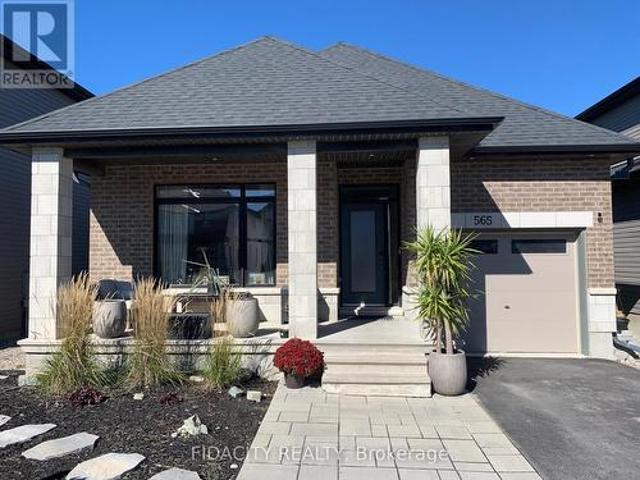 565 Bobolink Ridge, Ottawa, ON, K2S 2P4 house for sale | Listing ID X13438 | Royal LePage