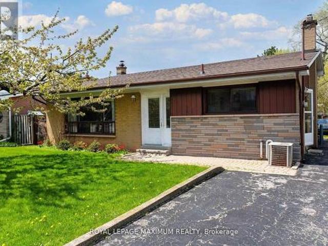 565 Pinegrove Road, Oakville, ON, L6K 2C5 house for sale | Listing ID W13446 | Royal LePage