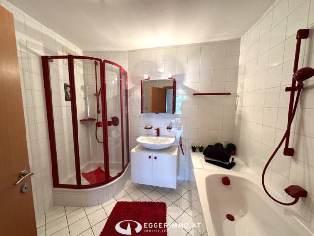 5700 Zell am See  Ober dem Zeller See! Einzigartiges Einfamilienhaus, ca. 445 Wohnfläche, 10 Zimmer, Terrasse, Schwimmbad, Wellness! Lift im Haus, 2 Garagen