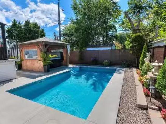 5715 Boul. Payer, Longueuil Saint Hubert, QC, J3Y 1K3 hous.