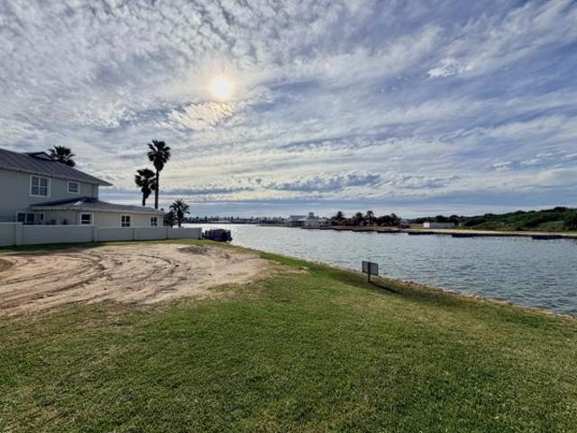 571 m² Land available in Marina Martinique
