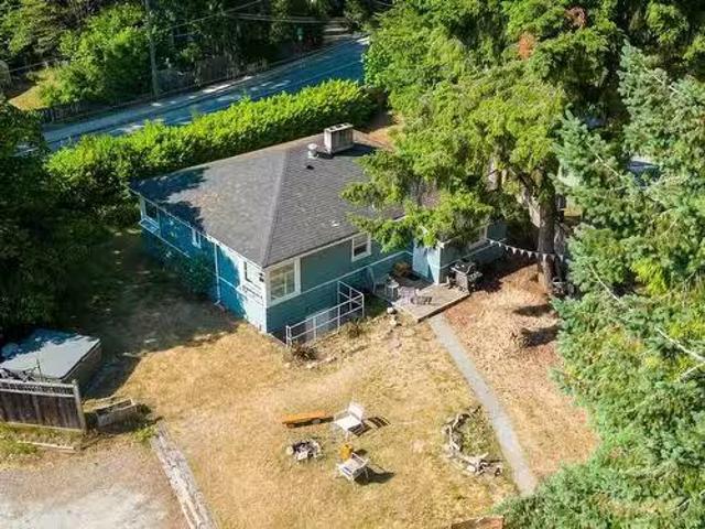 5724 E Porpoise Bay Road, Sechelt, BC, V0N 3A3 house for sal.