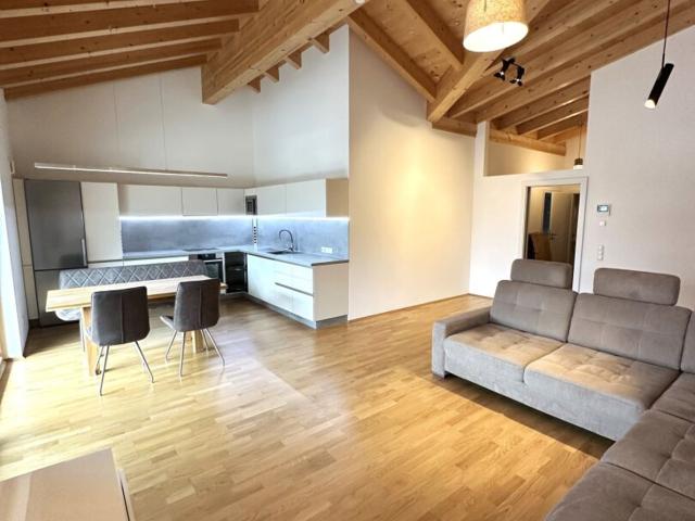 5723 Uttendorf  neuwertige Dachgeschoß Wohnung, ca. 71m², großer Balkon, Weitblick, Carport, Freistellplatz, Lift im Haus