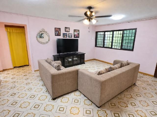 572 Ang Mo Kio Avenue 3 HDB Apartment For Sale, $500,000, 3 Bed 2 Bath 990 sqft $505.00 psf