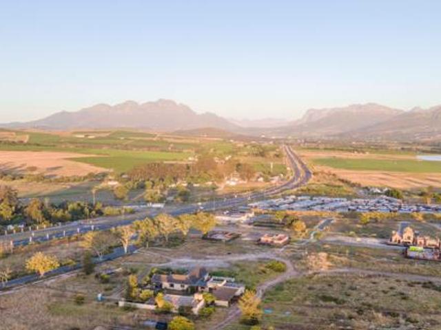 572 m² Land available in Longlands