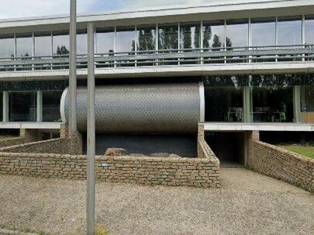 573 m2 office space for rent in Dilbeek