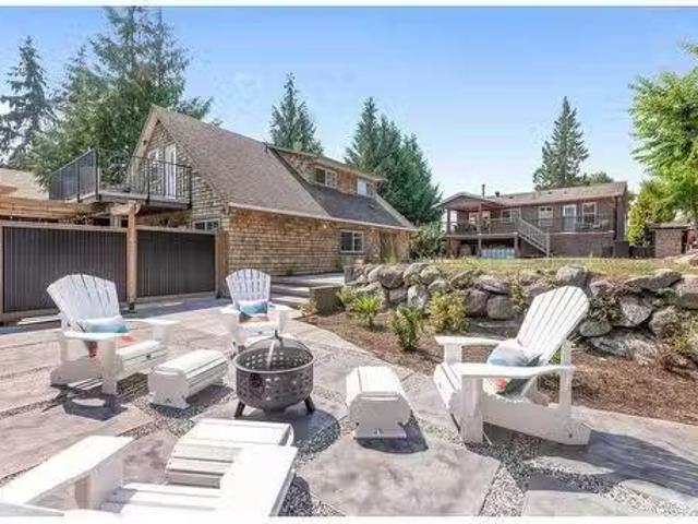 5740 5742 Nickerson Road, Sechelt, BC, V7Z 0M4 house for sal.
