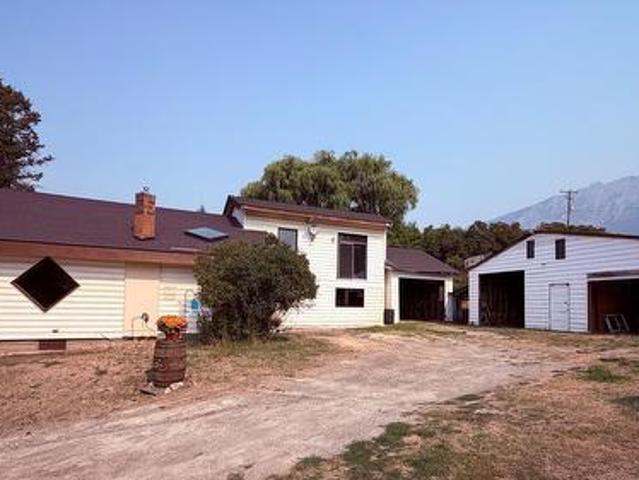 5740 95 Highway, Edgewater, BC, V0A 1E0 house for sale | Listing ID 10398 | Royal LePage