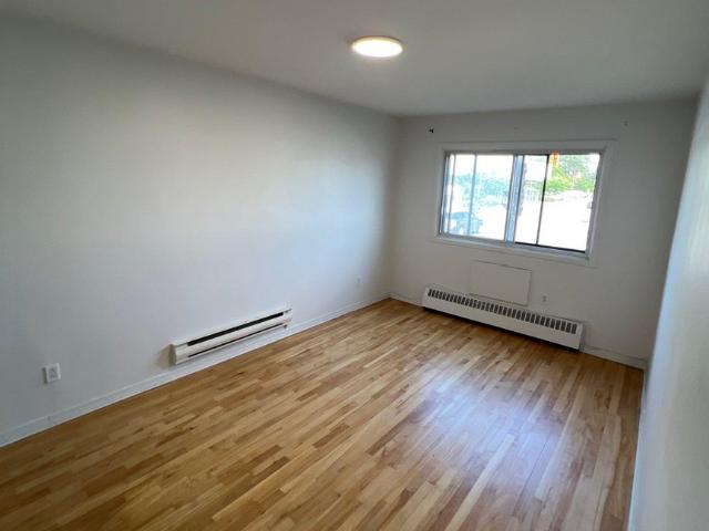 575 32e Avenue 5 1/2 Apartment for Rent