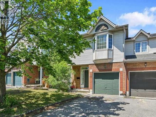 575 Neighbourhood Way, Ottawa, ON, K1G 6N5 house for sale | Listing ID X13425 | Royal LePage
