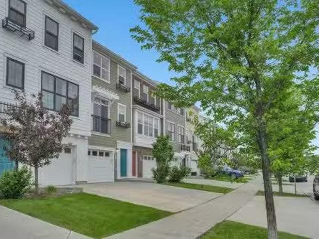 575 Sherwood Boulevard Nw, Calgary, AB, T3R 0X1 townhouse fo.