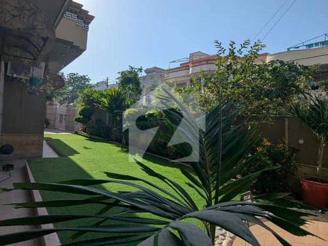 575 Sq. Yard Ultra Luxurious Corner Bungalow For Sale In Gulistan E Jauhar Block 15