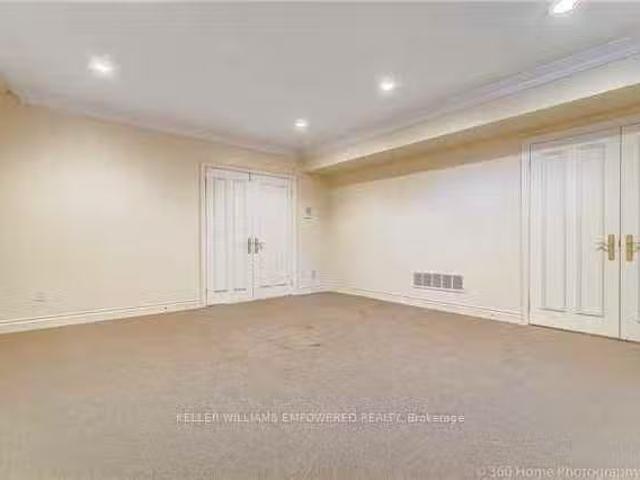 57649384 25 Glengrove Avenue East