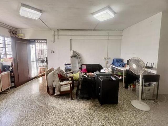 576 Ang Mo Kio Avenue 10 HDB Apartment For Sale, $588,000, 3 Bed 2 Bath 979 sqft $601.00 psf