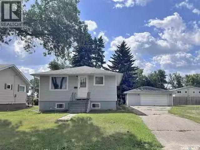 579 25Th Street E, Prince Albert, SK, S6V 1T4 house for sale.