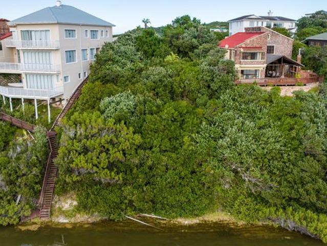 580 m² Land available in Kleinemonde