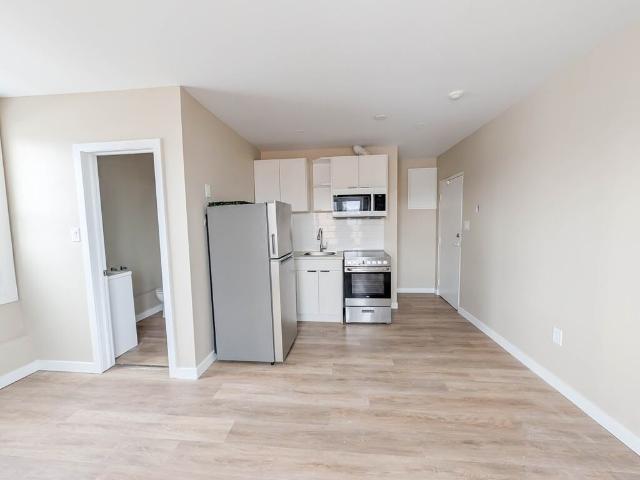 5824 Main Street A Studio Apartment for Rent at 5824 Main St, Niagara Falls, ON L2G 5Z5 Coronation