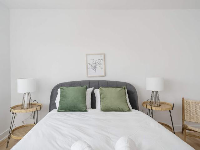 5820 Souart 2 Bedroom Apartment for Rent at 5820 Rue Souart, Montréal, QC H3S 2E8 Parc Kent