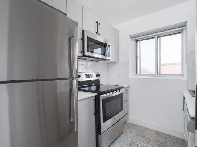 5820 Souart 2 Bedroom Apartment for Rent at 5820 Rue Souart, Montréal, QC H3S 2E8 Parc Kent