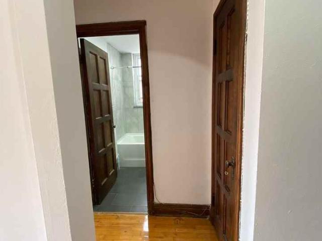 5821 CHEMIN COTE ST LUC 1 Bedroom Apartment for Rent at 5821 Ch De La Côte Saint Luc, Hampstead, QC H3X 2G2