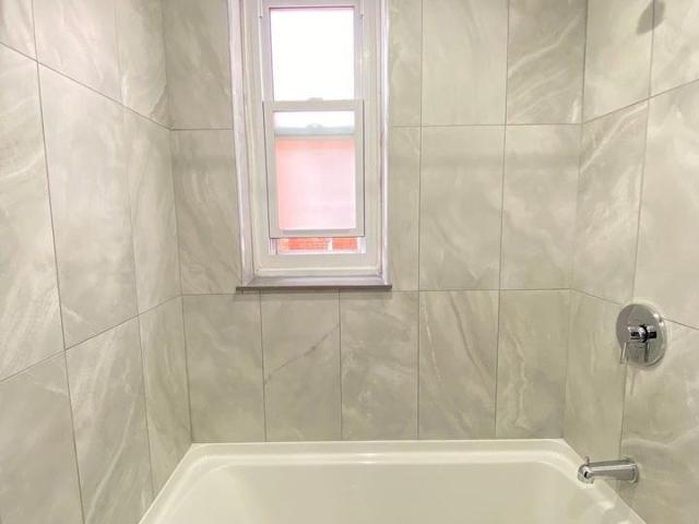 5821 CHEMIN COTE ST LUC 1 Bedroom Apartment for Rent at 5821 Ch De La Côte Saint Luc, Hampstead, QC H3X 2G2