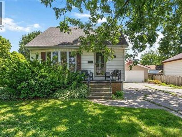 582 Superior Street, Sarnia, ON, N7T 7E6 house for lease | Listing ID 26016 | Royal LePage