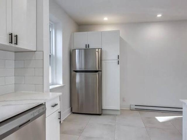 5830 Côte Saint Luc Spacious 2 Bedroom Apartment for Rent