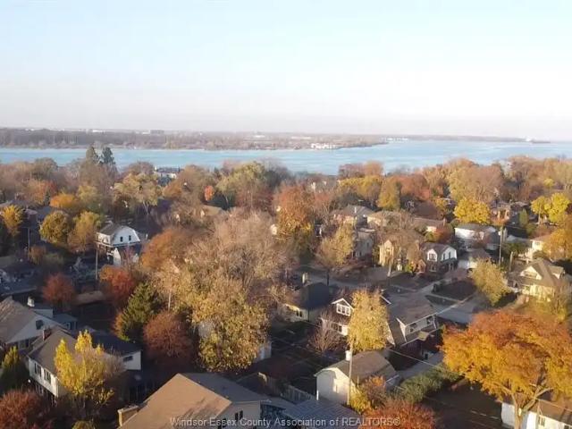 5858 WYANDOTTE STREET East Unit# UPPER FRONT