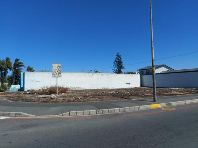 585 m² Land available in Parow Central