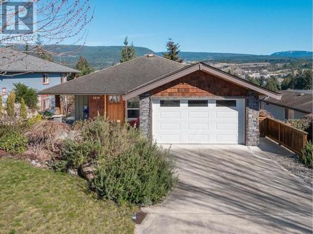 5878 Medusa Street, Sechelt, BC, V0N 3A0 house for sale | Listing ID R2975 | Royal LePage