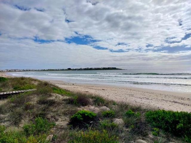 587 m² Land available in Britannia Bay