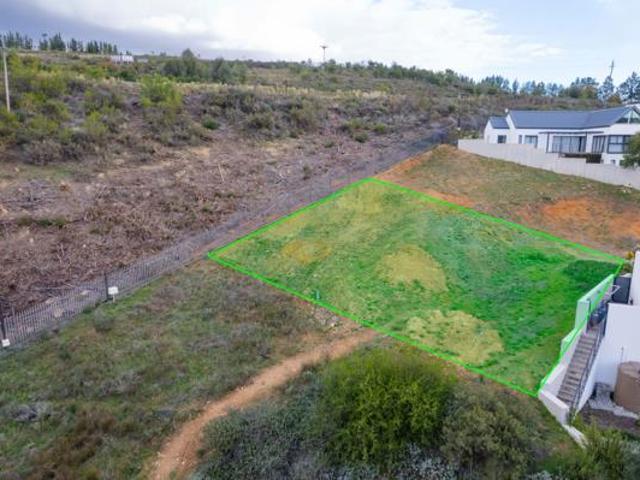 588 m² Land available in La Roche