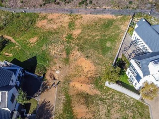 588 m² Land available in La Roche