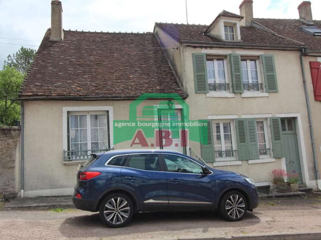 58, Varzy proche des commerces MAISON DE BOURG habitable à r