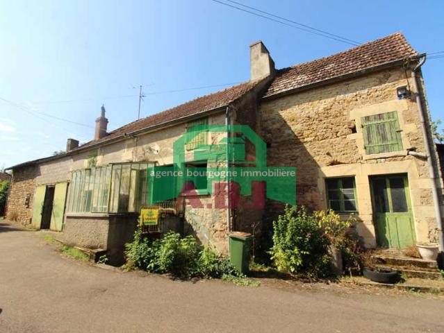 58, à 10mns Clamecy dans le charmant village de Asnois Propriété en pierre de pays avec dépendances sur 510m2