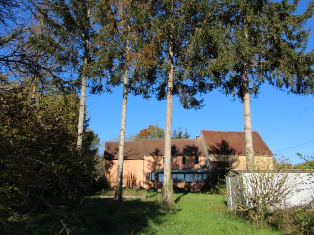 58, à 7kms de Entrains Maison de Campagne au calme sur 2344m2 de terrain arboré