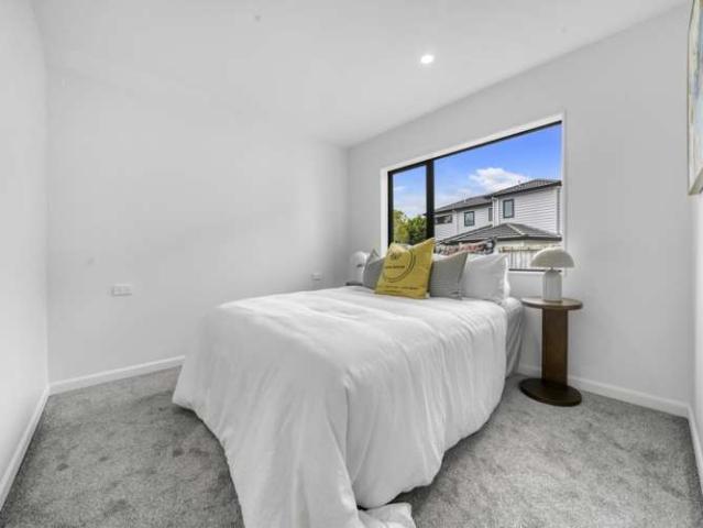 5/8 Buller Crescent, Manurewa, Manukau City