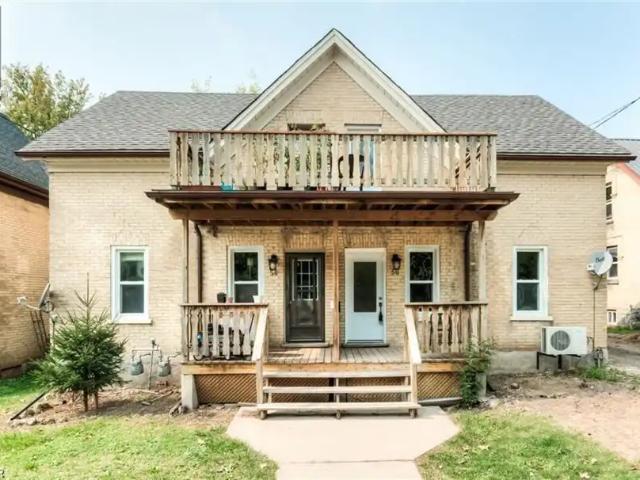 58 CEDAR Street N