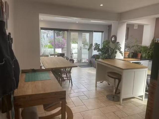 58 Clanbrassil Street Upper, Dublin 8 is for rent