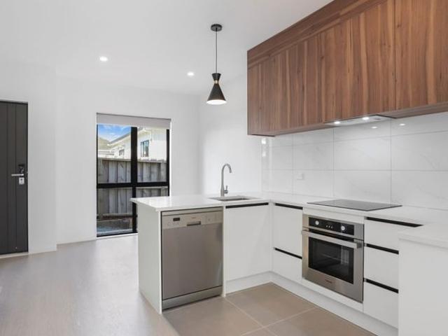 5/8 Rosier Road, Glen Eden, Waitakere City