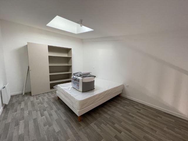 58 Rue du Général de Larminat à LRSY A LOUER APPARTEMENT MEUBLÉ DE TYPE 1 BIS