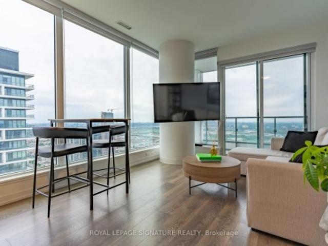 5903 Portage Parkway, Vaughan, ON, L4L 0J6 condo for sale | Listing ID N13551 | Royal LePage